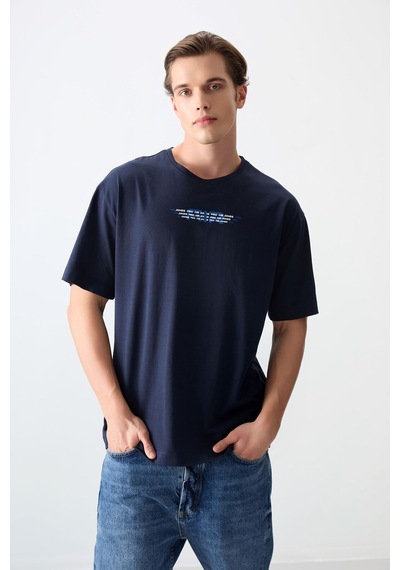Air Jones Tommy Life Lacivert %100 Pamuk Kalın Yumuşak Dokulu Oversize Fit Baskılı Erkek T-shirt - 88356 Lacivert Air Jones Tommy Life Lacivert %100 Pamuk Kalın Yumuşak Dokulu Oversize Fit Baskılı Erkek T-shirt - 88356 Lacivert