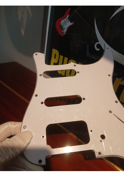 Elektro Gitar Pickguard Beyaz 11 Delik H/s/s Konfigürasyon 4-ply Tortoise Shell Strat Pickguard