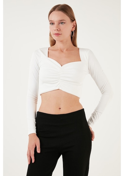 Lela Slim Fit Kalp Yaka Önü Büzgülü Crop Bayan Bluz 5865401 Beyaz Lela Slim Fit Kalp Yaka Önü Büzgülü Crop Bayan Bluz 5865401 Beyaz