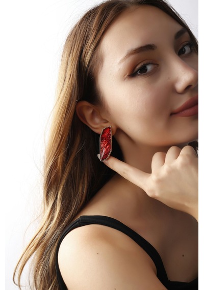 Altın Renk Lak Kaplama Çivili Kırmızı Renk Taşlı Model Küpe Altın