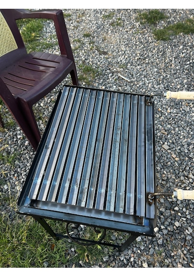 12 Kg Demir 40x50 Oluklu Köfteci Izgaralı Mangal Geçmeli Portatif Ayaklı 55 Cm Ayaklar Siyah