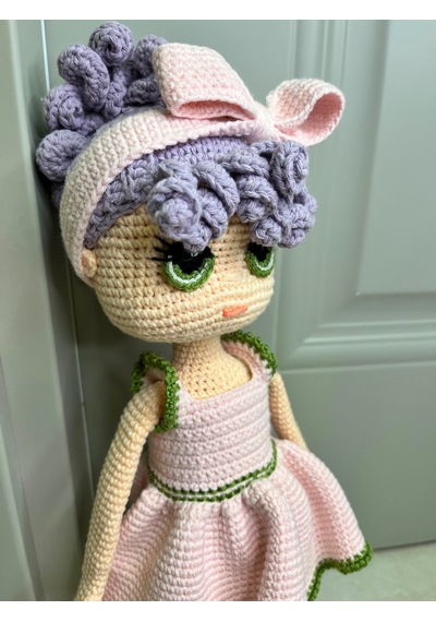 El Yapımı Amigurimi Bukle Lila Saçlı Kız Bebek&hediyelik Oyuncak 38 Cm