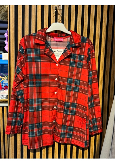Pijama Denizi Pijama Partisi Kırmızı Ekose Desenli Düğmeli Polar Pijama Takımı Yılbaşı Konseptli Yumuşacık Ev Şıklığı Pijama Denizi Pijama Partisi Kırmızı Ekose Desenli Düğmeli Polar Pijama Takımı Yılbaşı Konseptli Yumuşacık Ev Şıklığı