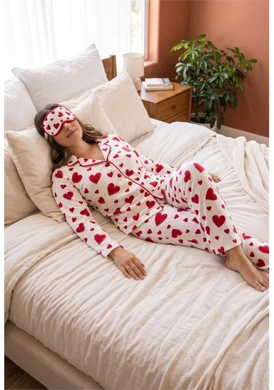 Go İthalat Pamuklu Yumuşak Dokulu Büyük Beden Kırmızı Desenli Biyeli Düğmeli Uzun Kollu Pijama Takımı Beyaz