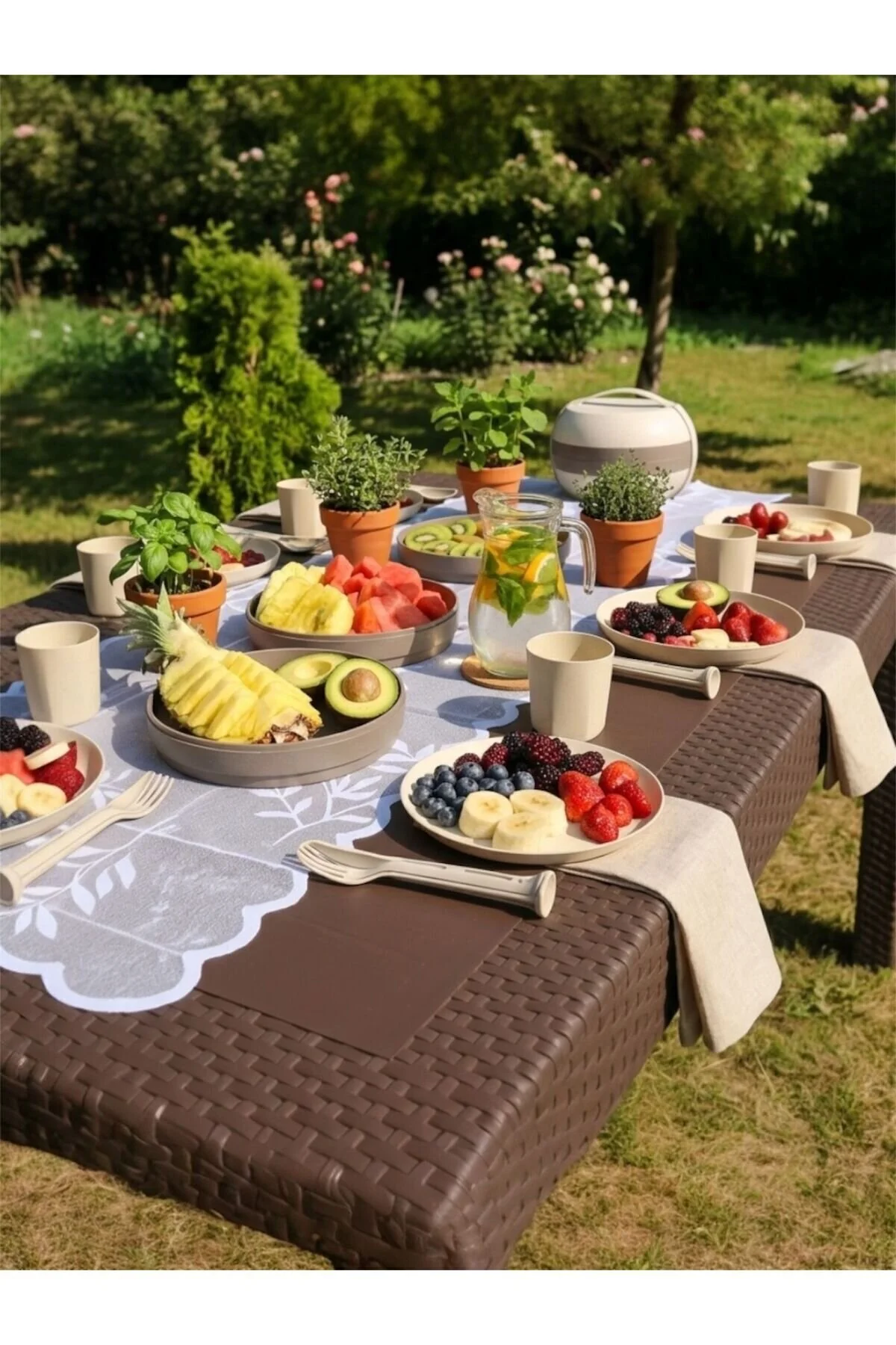 Kompakt Küre Taşınabilir 24 Parça Piknik Ve Kamp Yemek Takımı 6 Kişilik Piknik Seti Krem