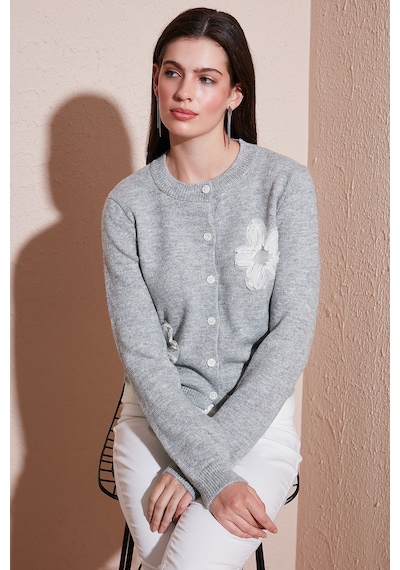 Lela Premium Tül Çiçek Detaylı Regular Fit Bisiklet Yaka Düğmeli Triko Bayan Hırka 680Hi002421 Gri