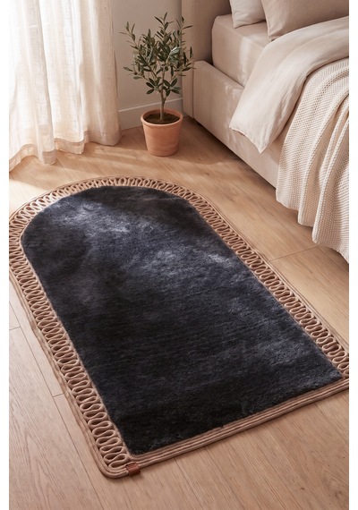 Merplush Mihraplı Peluş Seccade 75x130 Cm Süet Taban Yıkanabilir Yumuşak Namaz Halısı Siyah - Taba