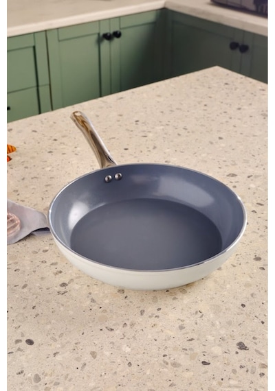 Karaca x Refika Swiss Crystal Creamy Metal Tava 30 Cm