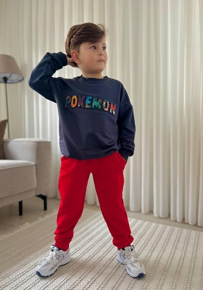 Jeliboomkidswear Erkek Çocuk 3-10 Yaş 2 İplik Likralı Günlük Eşofman Takımı Koyu Gri Füme - Kırmızı Jeliboomkidswear Erkek Çocuk 3-10 Yaş 2 İplik Likralı Günlük Eşofman Takımı Koyu Gri Füme - Kırmızı