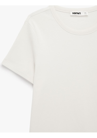 Koton Pamuklu Slim Fit Bisiklet Yaka Kısa Kollu Tişört Ekru 6sak50471ek