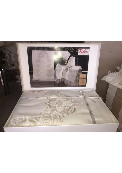 Çeyizlik Nakış İşlemeli Lüks Seccade Hediyelik Şık Model Çok Renkli