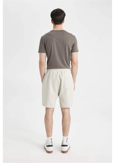 DeFacto Slim Fit Dar Kesim Dar Paça Cepli Basic Düz Şort B8673AX24SMGR437