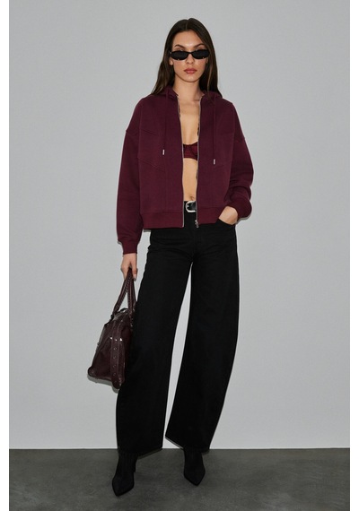 Grımelange Vyselle Kadın Önü Kesikli Metal Fermuarlı Kapüşonlu Etiket Detaylı Oversize Bordo Sweatsh Bordo Grımelange Vyselle Kadın Önü Kesikli Metal Fermuarlı Kapüşonlu Etiket Detaylı Oversize Bordo Sweatsh Bordo