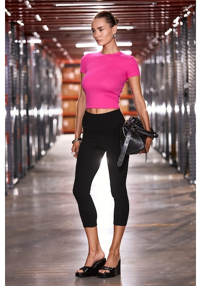 Grımelange Hopewell Kadın Yuvarlak Yaka Örme Slim Fit Koyu Pembe T-shirt Grımelange Hopewell Kadın Yuvarlak Yaka Örme Slim Fit Koyu Pembe T-shirt