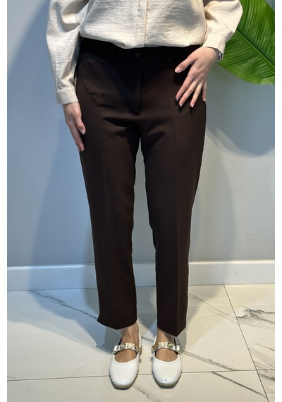 Lale Butik Büyük Beden Kadın Yırtmaç Detay Bilek Boy Kumaş Pantolon 07 Acı Kahve Acı Kahverengi Lale Butik Büyük Beden Kadın Yırtmaç Detay Bilek Boy Kumaş Pantolon 07 Acı Kahve Acı Kahverengi