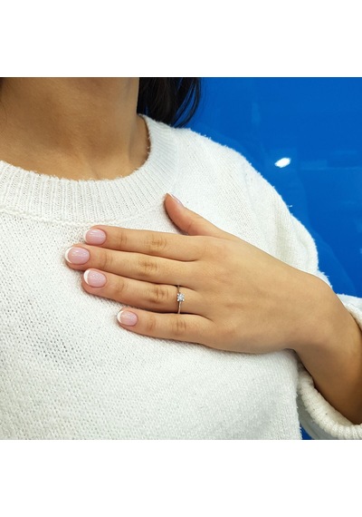Lova  E Renk 0,18 Karat Pırlanta Tektaş Yüzük - IDL Sertifikalı
