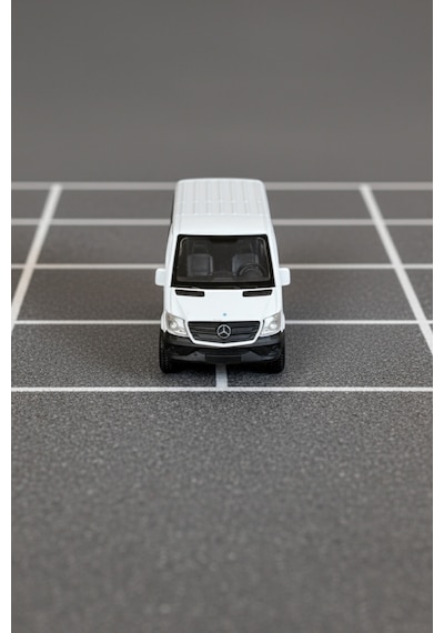 Craftivio Beyaz 1:43 Ölçek Die Cast Kapıları Açılır Lisanslı Mercedes Sprinter Oyuncak Metal Model Araba Çok Renkli