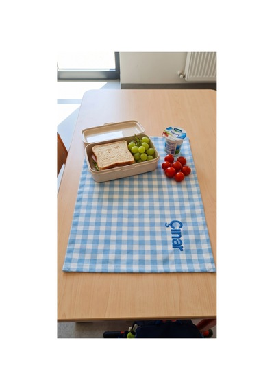 Kişiye Özel İsim Nakışlı Duck Kumaş Beslenme Örtüsü 45x35 Cm Su Ve Leke Tutmaz Kumaş - 922807845