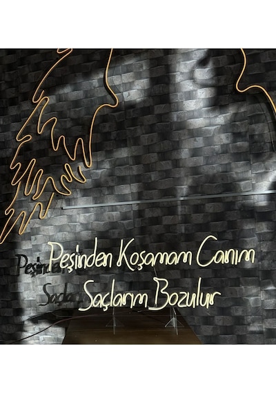 Peşinden Koşamam Canım Saçlarım Bozulur Yazılı Neon Tabela Sarı