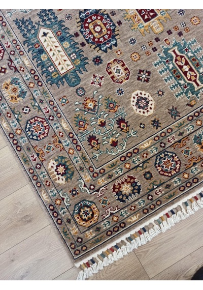 Çam Halı Sultani 807 Vizon Yün Ve Bambu İle Özel Tezgahlarda Üretilen Otantik Desenli El Emeği Modern Uşak Halısı Vizon Çam Halı Sultani 807 Vizon Yün Ve Bambu İle Özel Tezgahlarda Üretilen Otantik Desenli El Emeği Modern Uşak Halısı Vizon