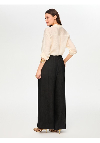 Faik Sönmez Beli Lastikli Kendinden Dokulu Wide Leg Fit Pantolon S26pnt030 Us26pnt03010 Siyah Faik Sönmez Beli Lastikli Kendinden Dokulu Wide Leg Fit Pantolon S26pnt030 Us26pnt03010 Siyah