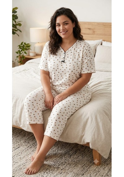 Büyük Beden Kısa Kol Kapri Yumuşak Tuşeli Likralı Örme Pijama Takımı 8649 Beyaz Çiçek