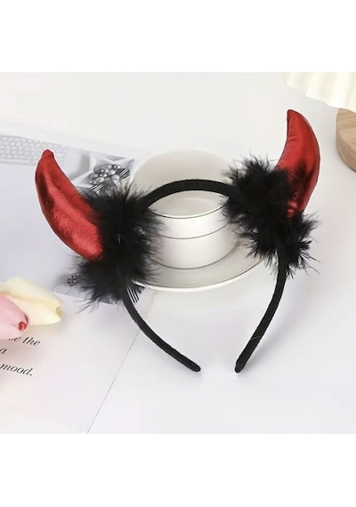 Kırmızı Şeytan Parlak Peluş Boynuzlu Tüy Detaylı Taç Cadılar Bayramı Kostüm Aksesuarı Kırmızı Şeytan Parlak Peluş Boynuzlu Tüy Detaylı Taç Cadılar Bayramı Kostüm Aksesuarı
