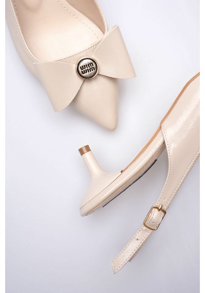 Alewomen Margaret Krem Rugan 8 Cm Topuklu Fiyonk Toka Detaylı Arkası Açık Kadın Ayakkabısı Bej Krem Rugan Alewomen Margaret Krem Rugan 8 Cm Topuklu Fiyonk Toka Detaylı Arkası Açık Kadın Ayakkabısı Bej Krem Rugan