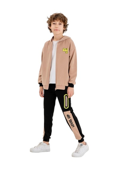 İrem Erkek Çocuk Level Up Yazı Desenli Fermuar Kapamalı Kapüşonlu Fermuar Detay Bej Renk Eşofman Takımı İrem Erkek Çocuk Level Up Yazı Desenli Fermuar Kapamalı Kapüşonlu Fermuar Detay Bej Renk Eşofman Takımı