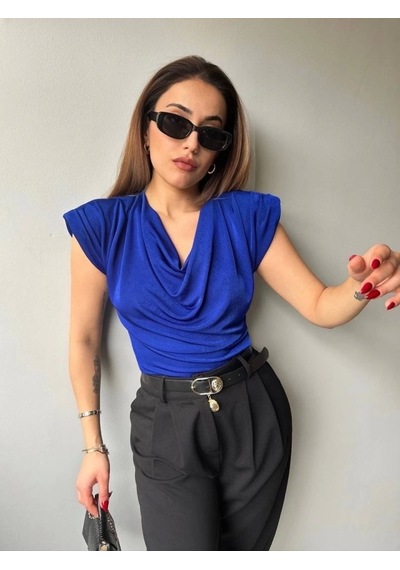 Defymoda Kadın V Yaka Vatka Detay Kolsuz Dökümlü Bluz Mavi