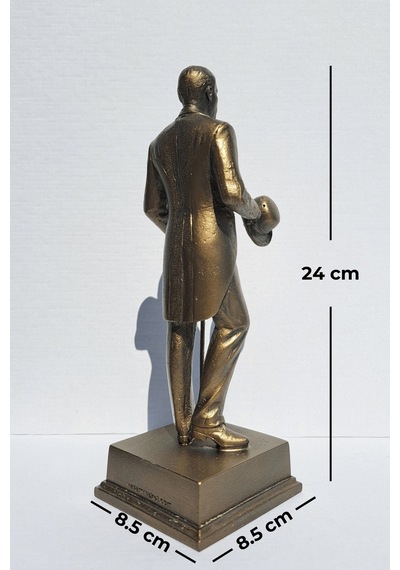 Şapkalı Atatürk Heykeli Biblo - Büyük Boy