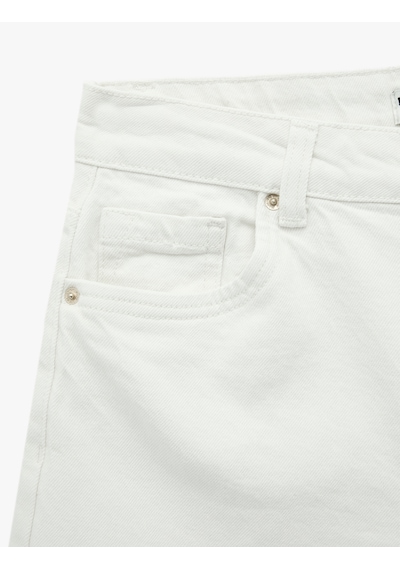 Koton Pamuklu Rahat Kalıp Düğmeli Cep Detaylı Denim Bermuda Jort Şort Kırık Beyaz 6sal40013mw Ekru Koton Pamuklu Rahat Kalıp Düğmeli Cep Detaylı Denim Bermuda Jort Şort Kırık Beyaz 6sal40013mw Ekru