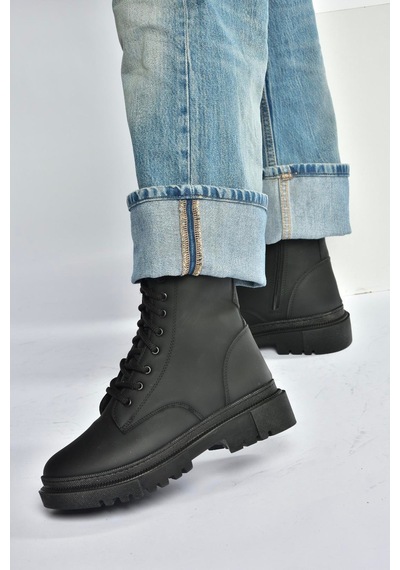 Fox Shoes V973192401 Siyah Nubuk Kalın Tabanlı Postal Bot Siyah-Nubuk