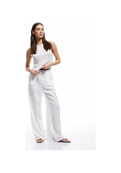 Koton Bisiklet Yaka Kolsuz Dokulu Slim Fit Crop Üst Ekru 5sal30057ık Ekru