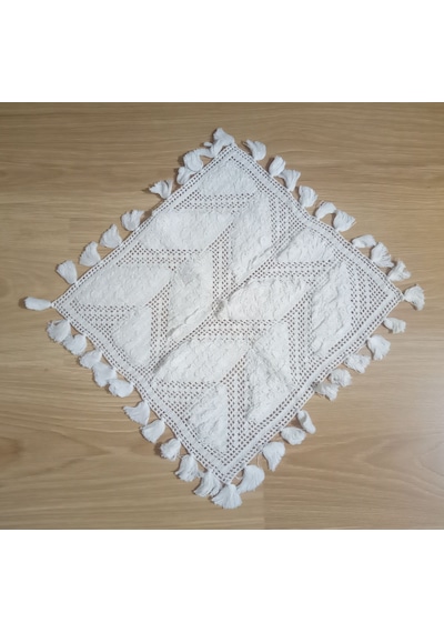 El İşlemesi Beyaz Dantel,kenarı Püsküllü Sehpa Örtüsü 31x33cm Çok Renkli