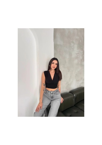 Butik İstanbul Vatkalı Kolsuz V Yaka Drapeli Crop Bluz Likralı Fit - Siyah