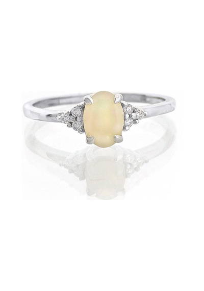 Opal Oval Tektaş Pırlanta Yüzük Beyaz