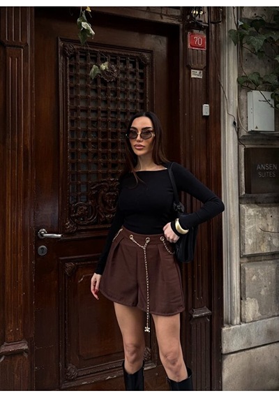 Nido Moda Zincir Kemerli Mini Şort Kahverengi