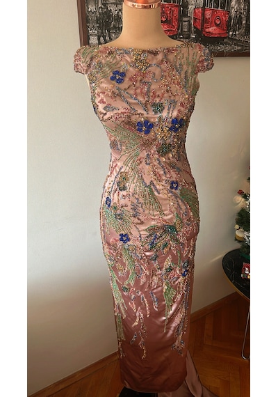 Chica Rosa Fashion Kristal Boncuk İşlemeli İpek Saten Kuyruklu Elbise