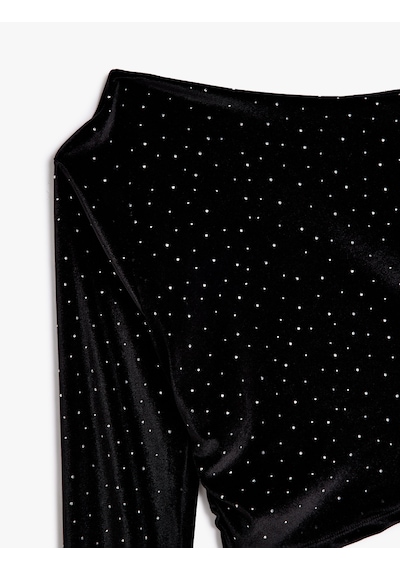 Koton Kadife Bluz Taş Detaylı Asimetrik Yaka Omzu Açık Slim Fit Siyah 5wal60005ık Siyah