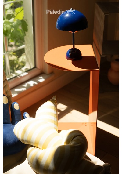 Paledin Design Corvus C Form Çelik Yan Sehpa Modern Koltuk Yanı Sehpası Turuncu 37x30x60 Cm