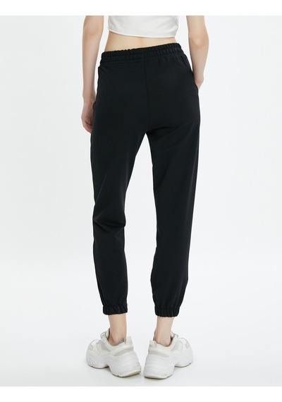 Koton Basic Jogger Eşofman Altı Beli Bağlamalı Cepli Siyah 4sal40035ık 4SAL40035IK999 Siyah Koton Basic Jogger Eşofman Altı Beli Bağlamalı Cepli Siyah 4sal40035ık 4SAL40035IK999 Siyah