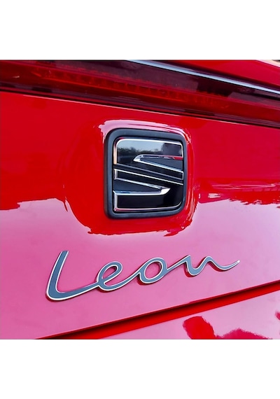 Seat Leon Yeni Nesil Siyah Bagaj Yazısı