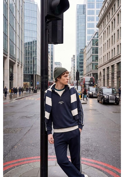 Defacto Boxy Fıt Dik Yaka Slogan Baskılı Sweatshirt F8658ax26spnv64 Lacivert-nv64