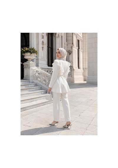 Unika Boutique Fırfır Detaylı Düğmeli Tesettür Takım Beyaz