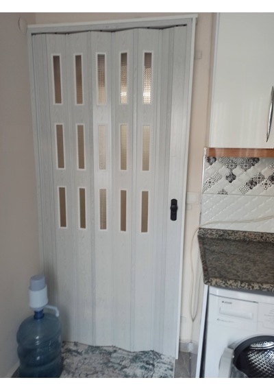 Sarpaş Katlanır Akordiyon Pvc Kapı-Camlı-Karaağaç 12 Mm