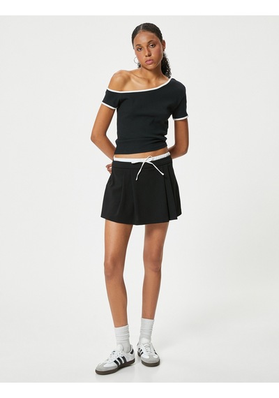 Koton Kayık Yaka Tişört Biyeli Düşük Omuzlu Kısa Kollu Slim Fit Siyah 4sal10968ık Siyah