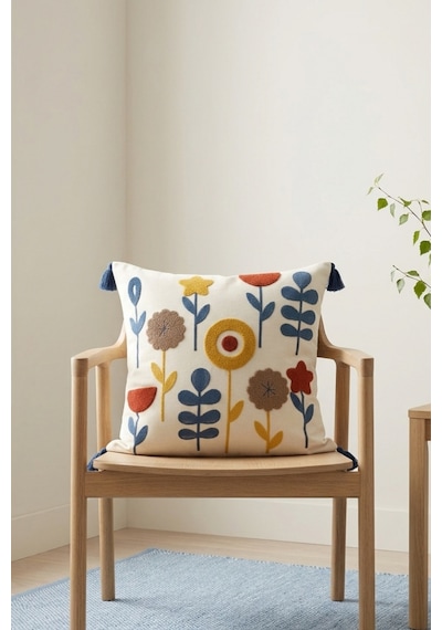 Modern Bahçe Renkli Çiçek Motifli Punch Nakışlı Püsküllü Pamuk Kırlent Kılıfı 42x42 Cm Mavi