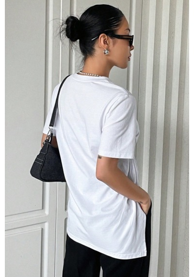 Kadın Asimetrik Tişört Yırtmaçlı Basic Oversize Kısa Kollu Modern Şık T-shirt Beyaz