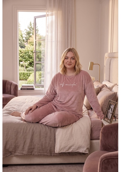 Seboteks Yumuşak Dokulu Kadife Kumaş Uzun Kollu Büyük Beden Kadın Pijama Takımı 2500 Pudra Seboteks Yumuşak Dokulu Kadife Kumaş Uzun Kollu Büyük Beden Kadın Pijama Takımı 2500 Pudra